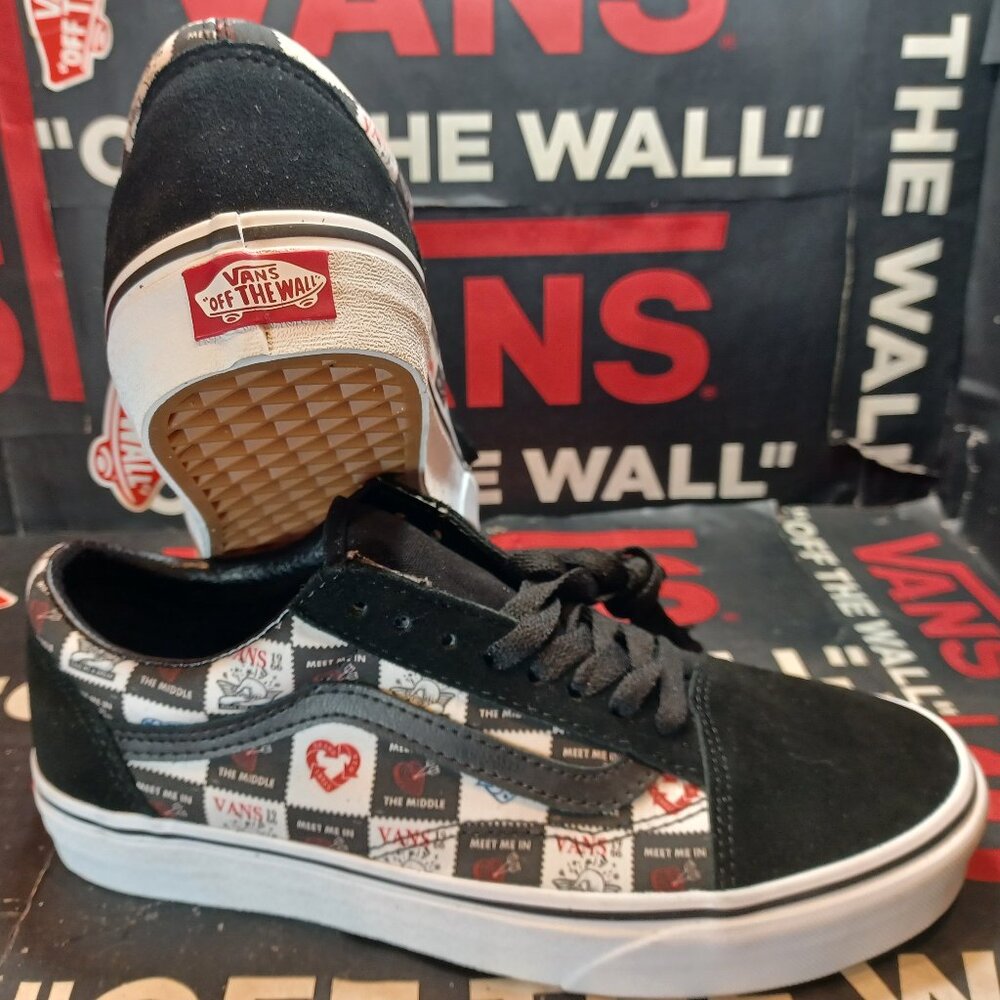 Vans Men's 4.5/Women's 6 Old Skool Love Letters Black/True White VN0A5JMIB0A